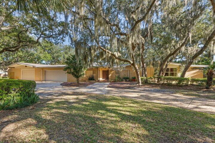 Property Photo: 19 Old Ferry Road FL 32579