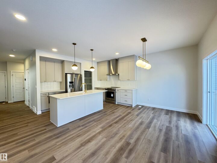 Photo de la propriété: 3212 Dixon Way SW AB T6W 5L3
