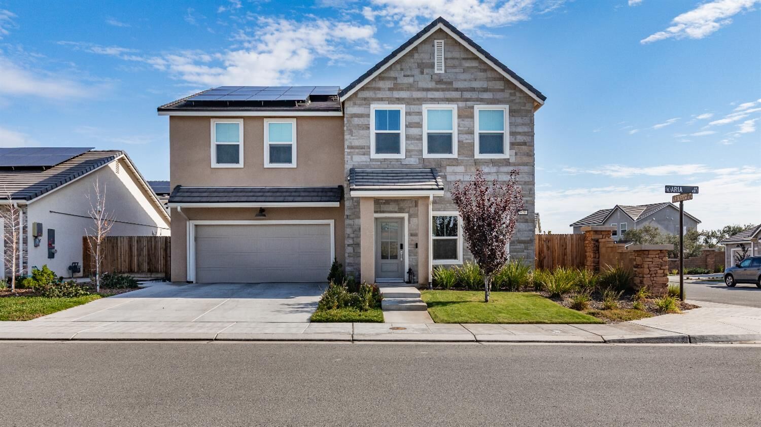 Property Photo: 379 Aria S CA 93636