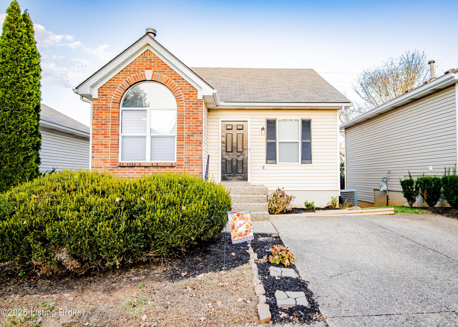 Property Photo:  12505 Kiawah Ct  KY 40245 