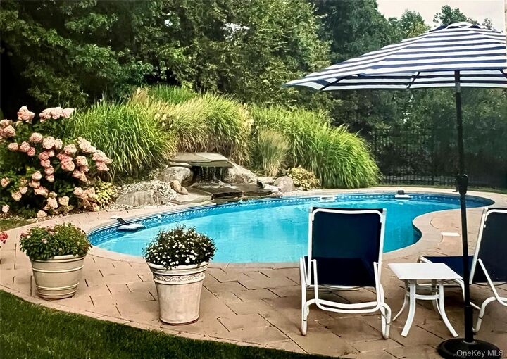 Property Photo:  106 Fox Hill Run  NY 12575 