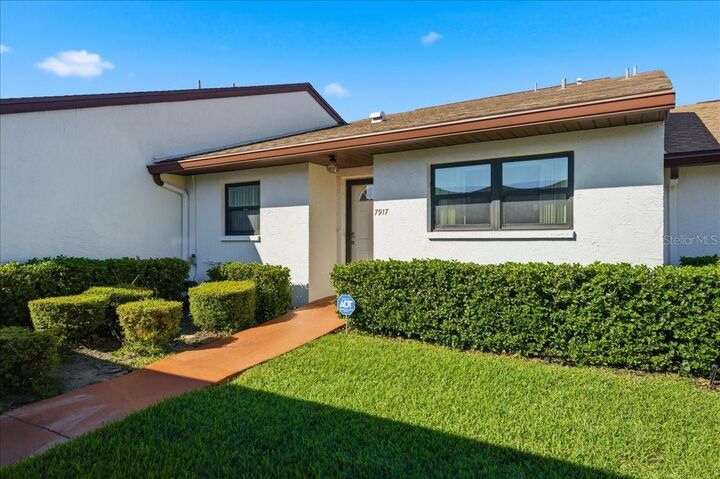 Property Photo:  7917 Radcliffe Circle  FL 34668 