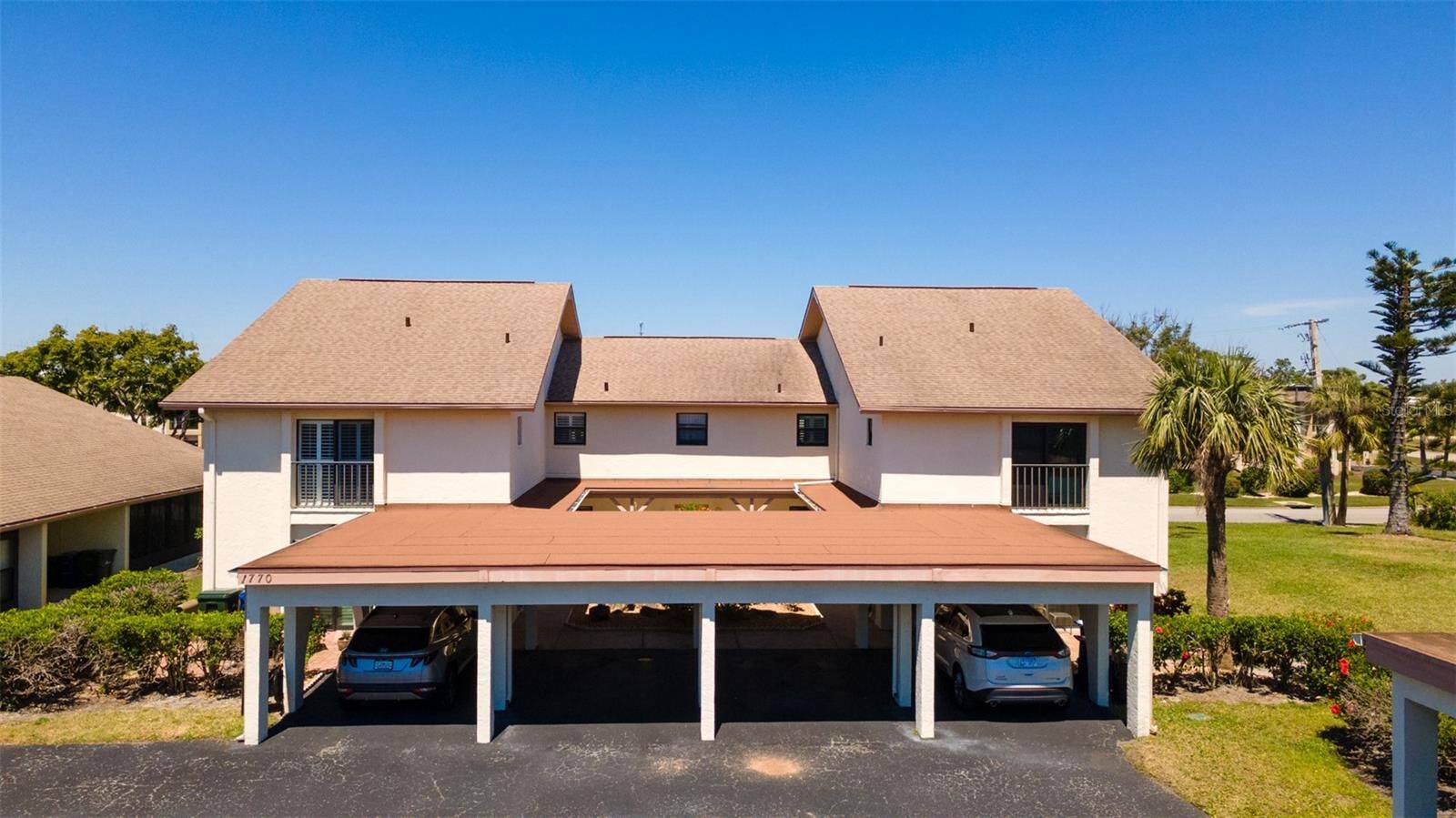 Property Photo: 1770 Lake Place 1770D FL 34293