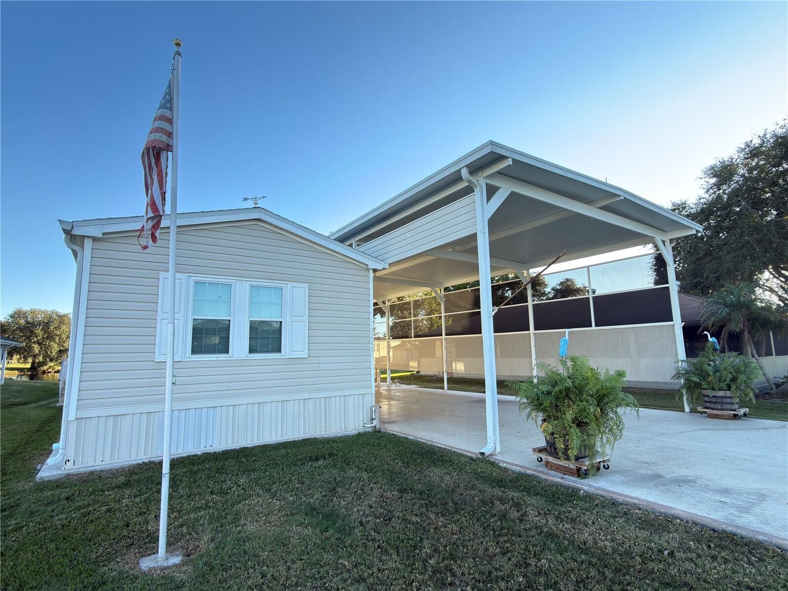 Property Photo:  5207 Island View Circle S  FL 33868 