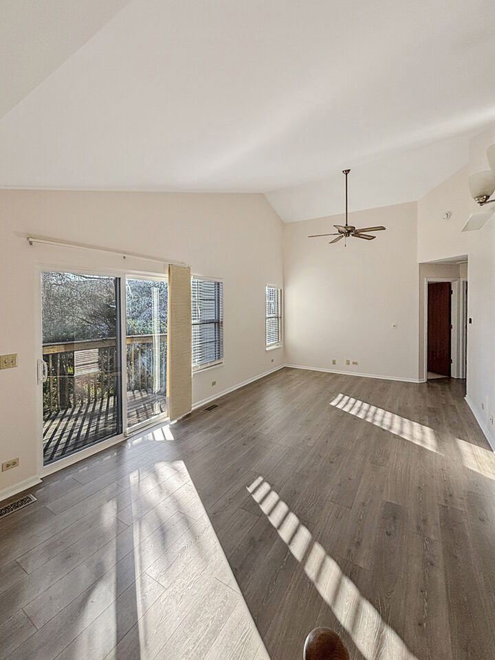 Property Photo:  404 W Hamilton Drive  IL 60067 