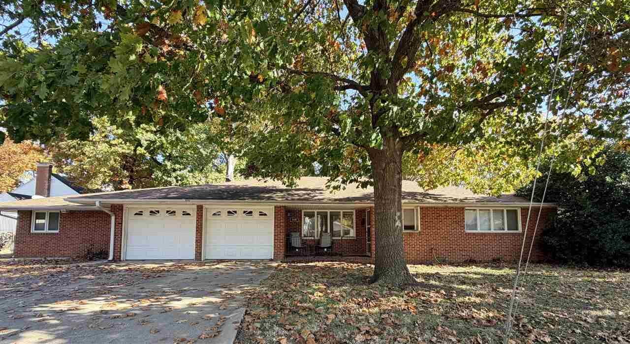 Property Photo:  308 S Cedar  OK 74647 