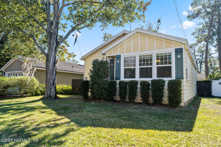 Property Photo: 4612 Polaris Street FL 32205