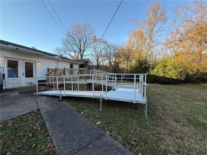 Property Photo:  511 N Wright Street  AR 72761 