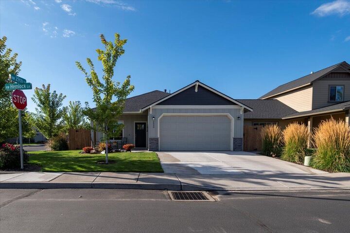 Property Photo: 2920 NW Hemlock Lane OR 97756