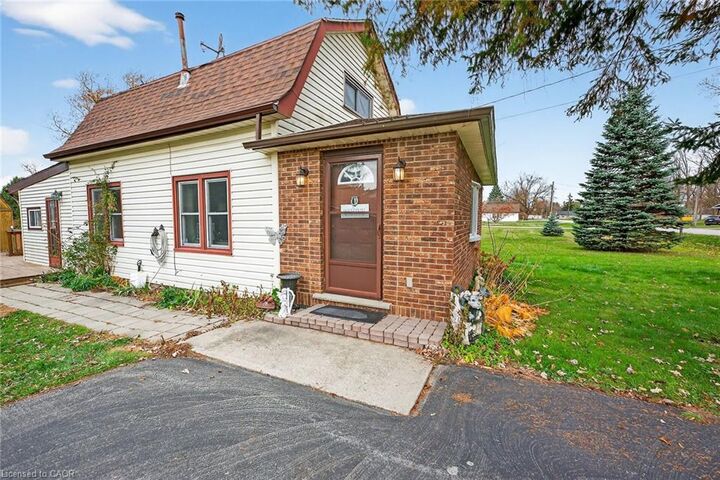 Property Photo: 43290 Pettit Road ON L0S 1V0
