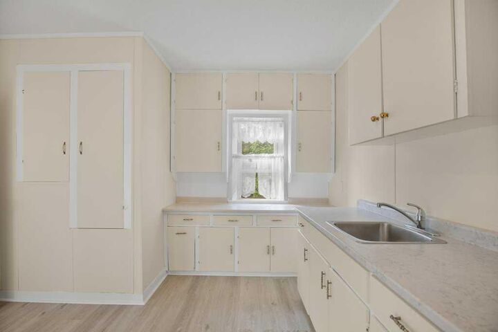 Property Photo:  5812 52 Avenue  AB T4N 4K4 