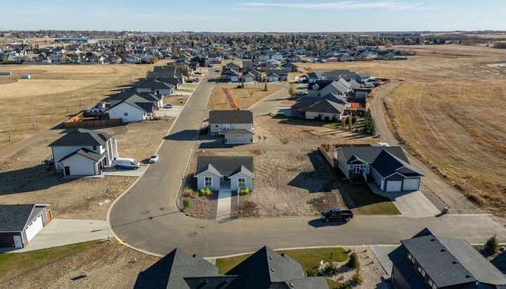 Property Photo: 4011 Mimosa Way AB T0C 2L2