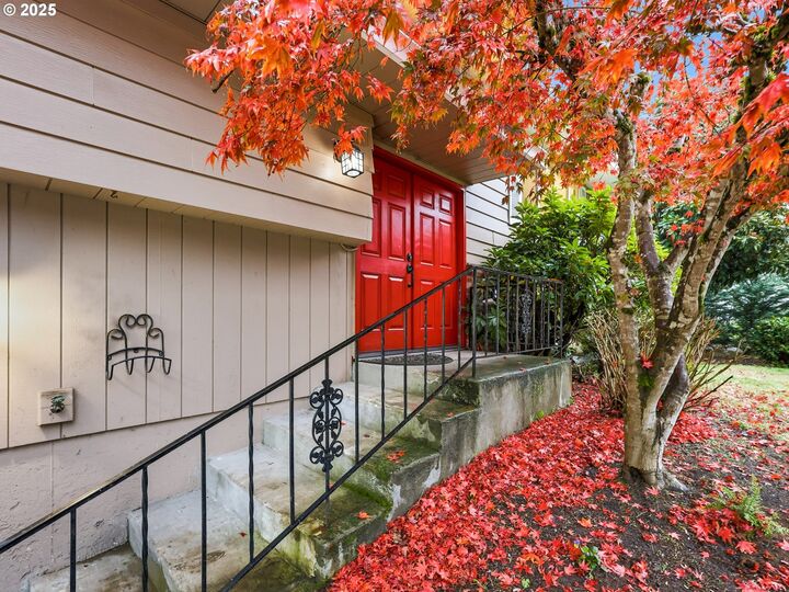 Property Photo: 16420 Chessington Ct OR 97027