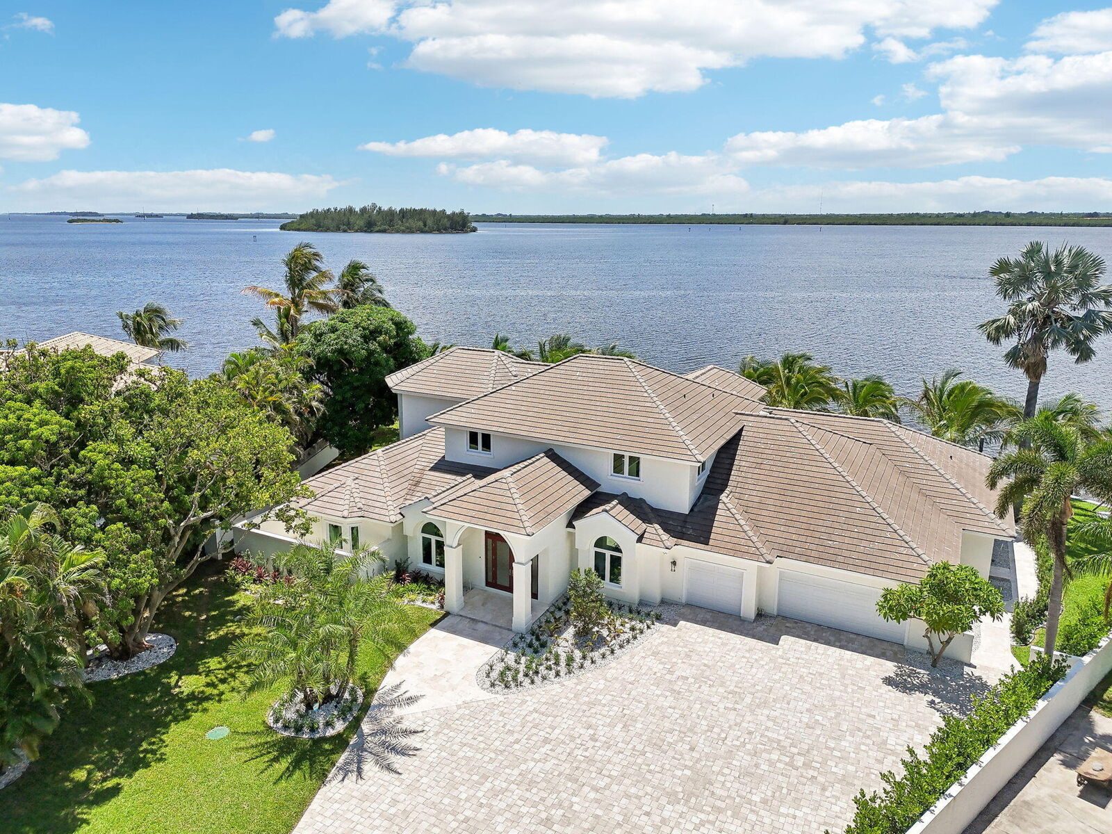 Property Photo:  526 Point Lane  FL 32963 