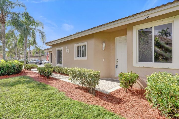 Property Photo:  15825 SW 11th St  FL 33027 