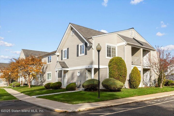 Property Photo:  132 Gervil Street 2fl  NY 10309 