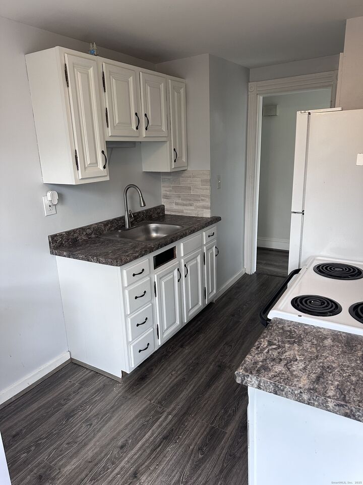 Property Photo:  941 East Broadway 2  CT 06615 