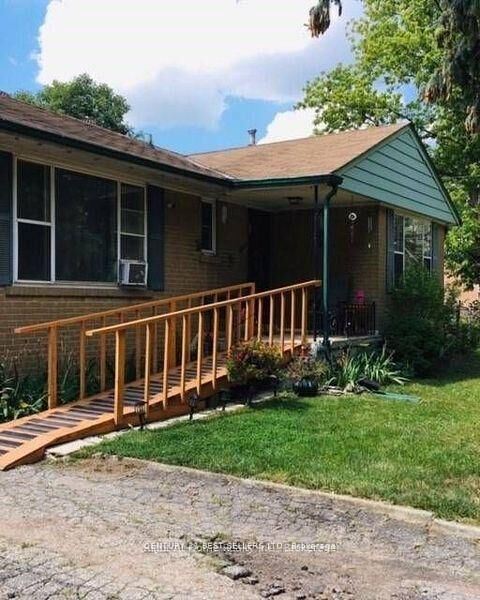 Photo de la propriété: 320 Ashbury Road ON L6K 2M4