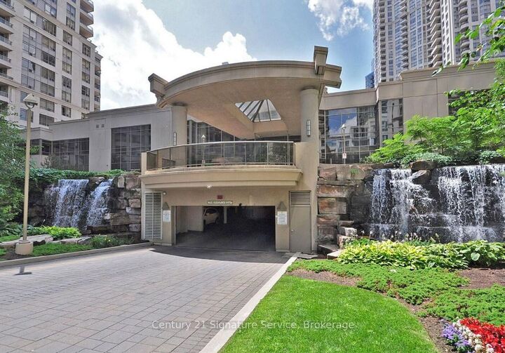 Property Photo: 3880 Duke Of York Boulevard 1908 ON L5B 4M7