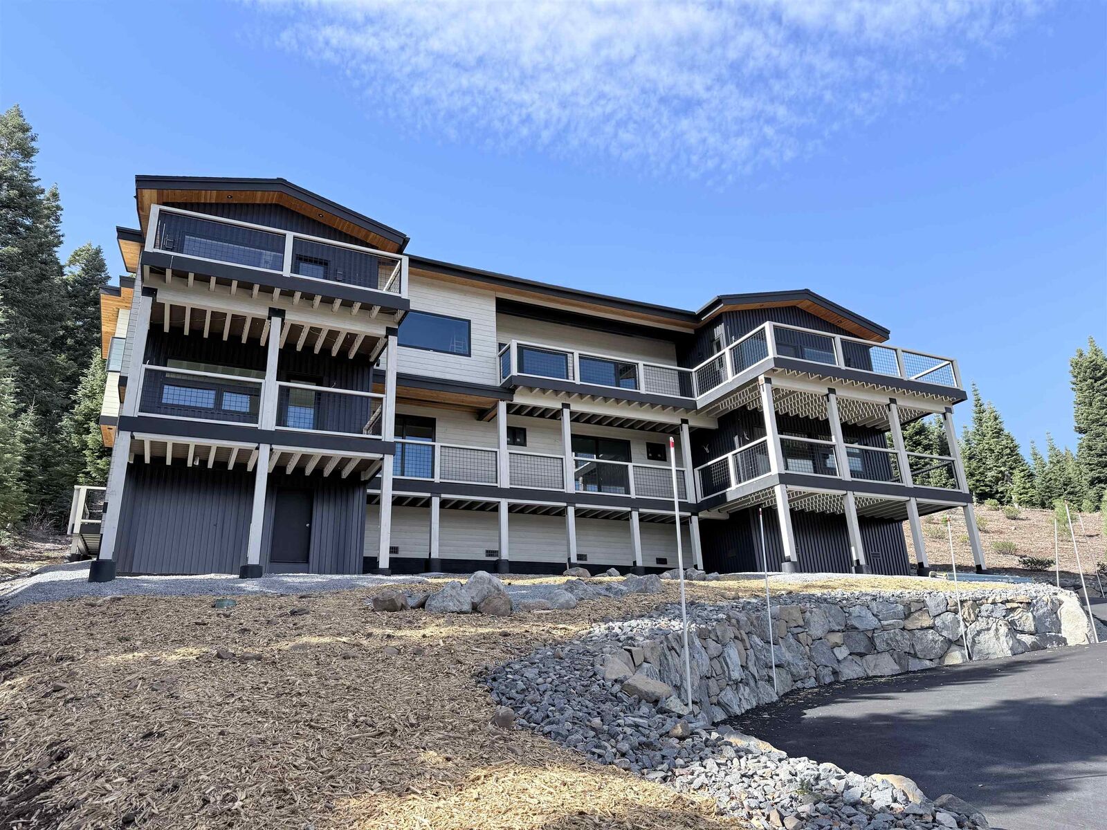 Property Photo: 13094 Skislope Way CA 96161