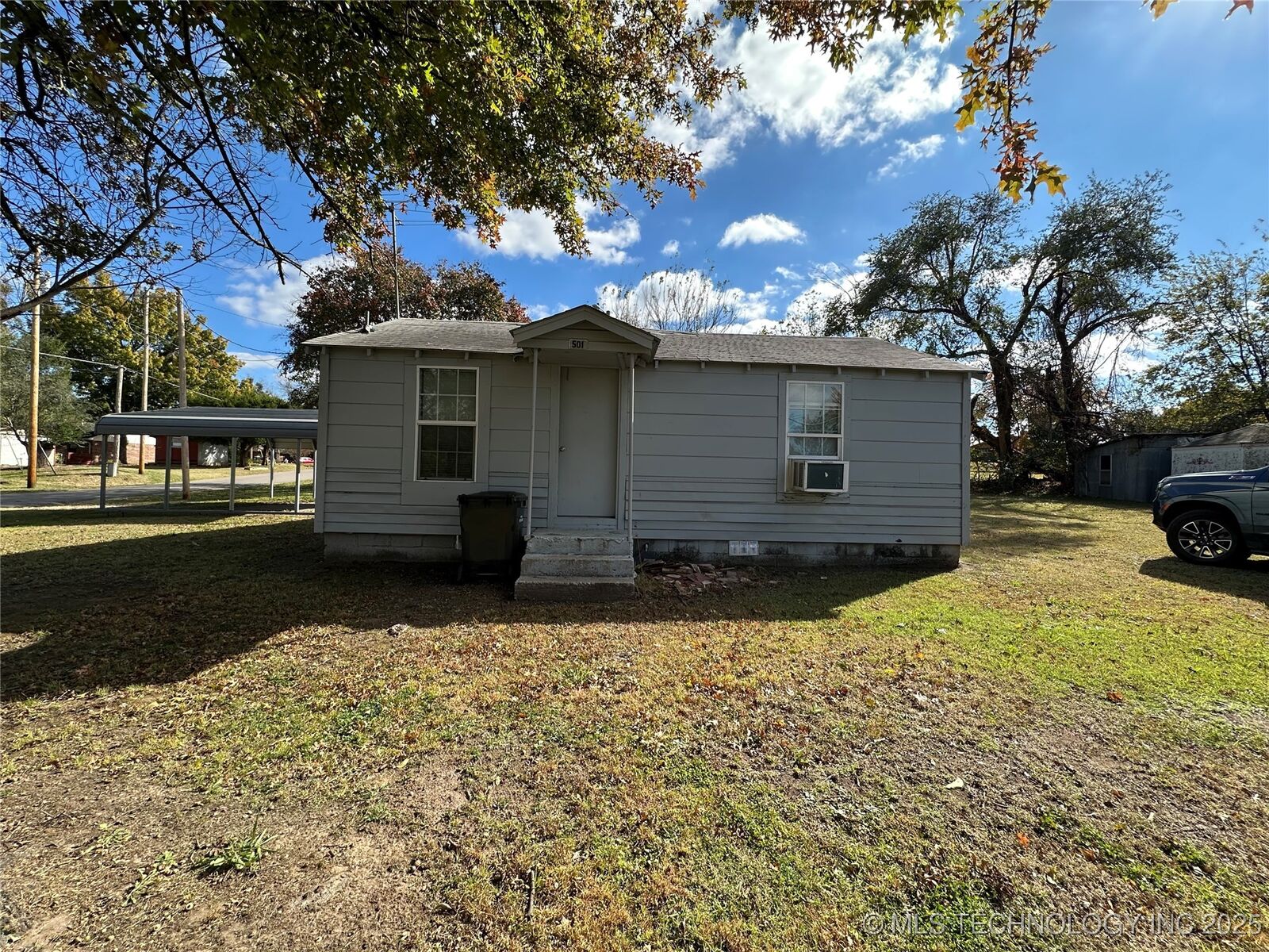 Property Photo:  501 W Elm Street  OK 74434 