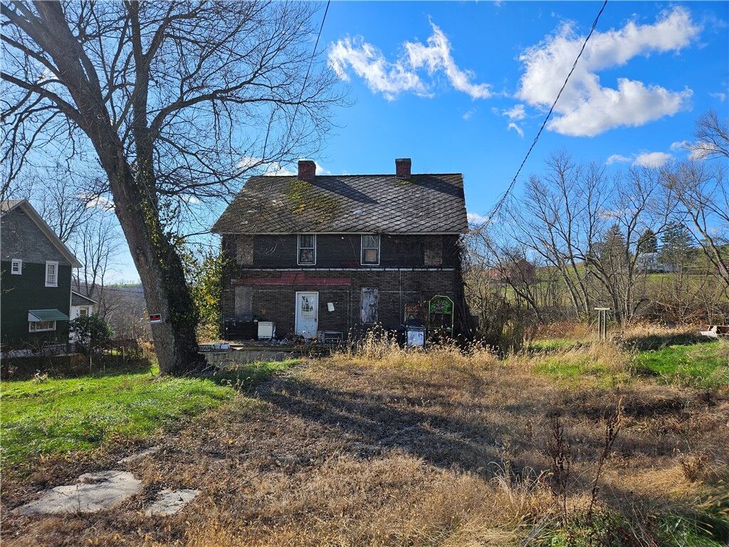 Property Photo:  405 1st St  PA 15431 