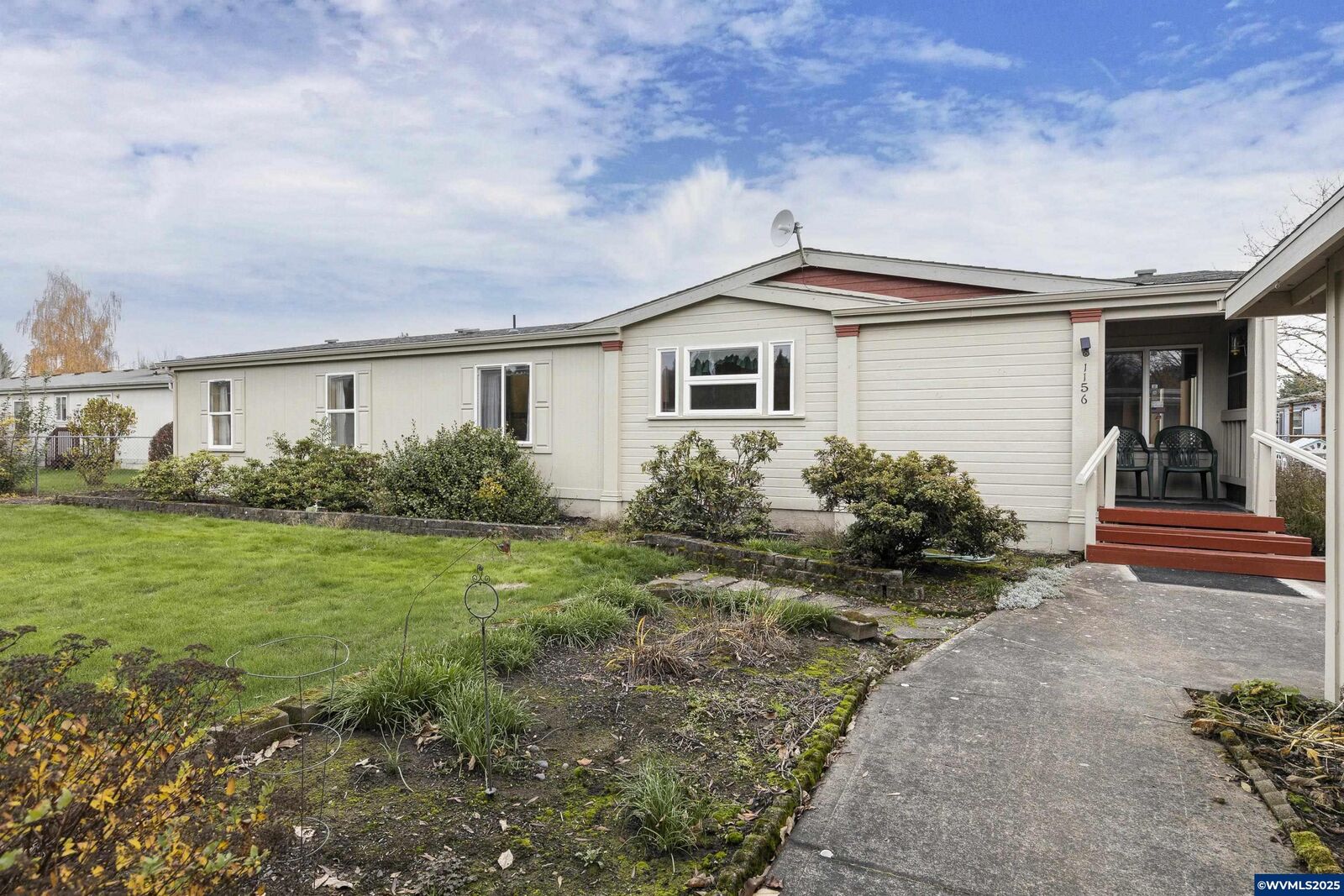 Property Photo: 1156 SW Westvale St 197 OR 97128