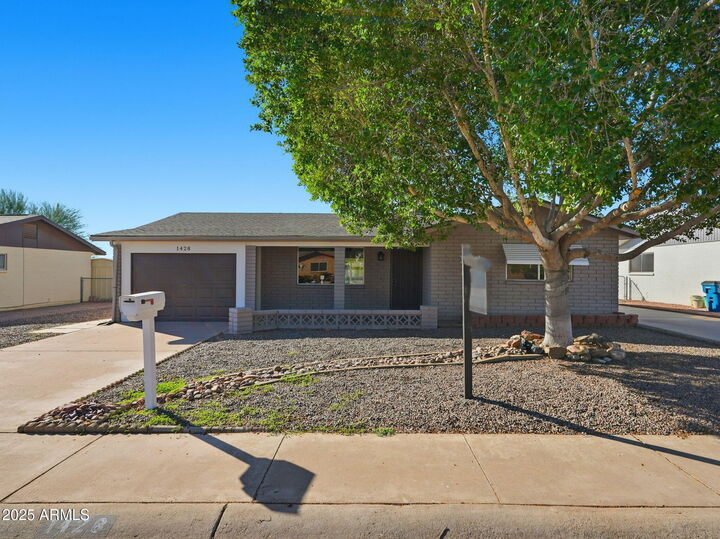 Property Photo:  1428 S Palo Verde Drive  AZ 85120 
