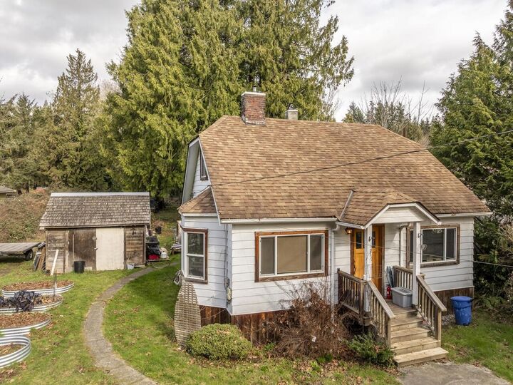 Property Photo: 4404 Sunshine Coast Highway BC V7Z 0B1