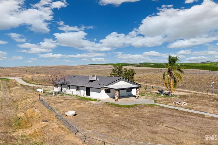 Property Photo:  15662 Highway 65  CA 93250 