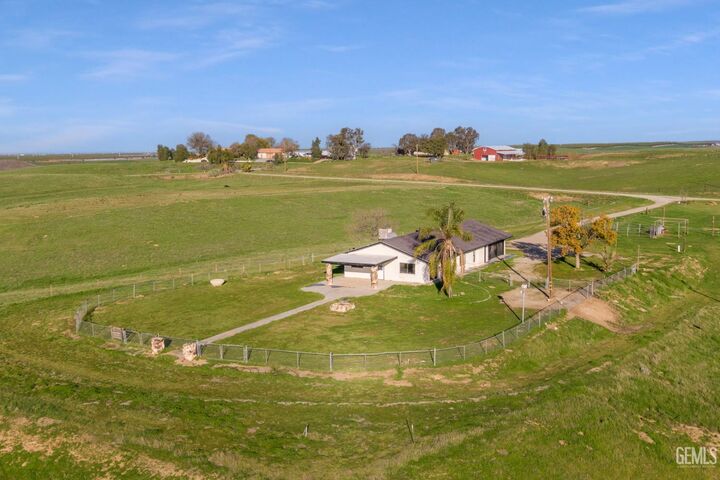 Property Photo:  15662 Highway 65  CA 93250 