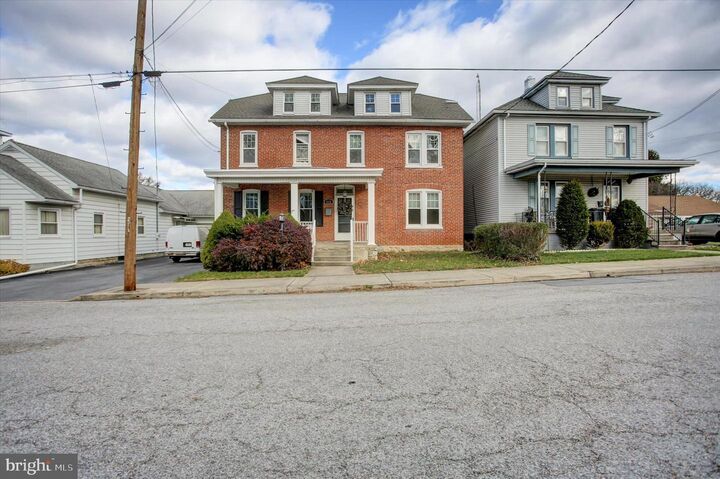 418 W Sixth Street  Waynesboro PA 17268 photo