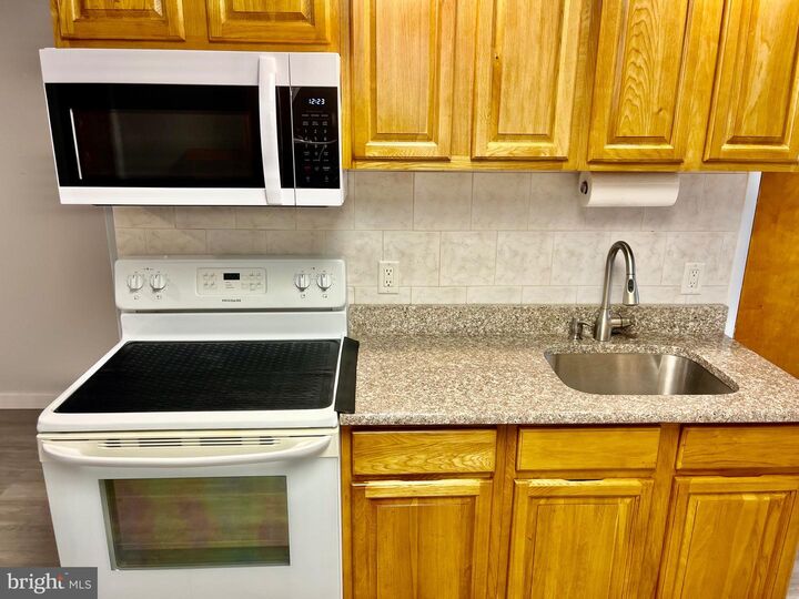 Property Photo: 1304 Jackson Street 1 PA 19148