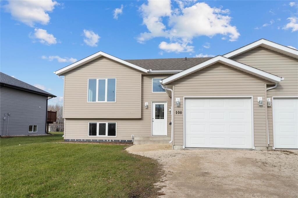 Property Photo:  108 Tanglewood Bay  MB R0A 0V0 