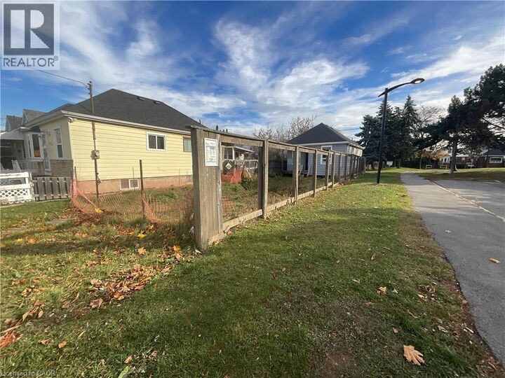 Property Photo:  230 Cope Street  ON L8H 5B5 