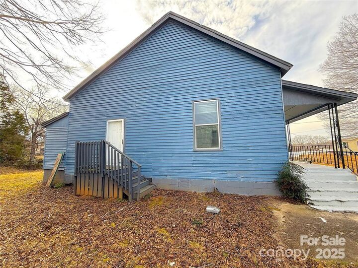 Property Photo:  309 Spring Street  SC 29379 