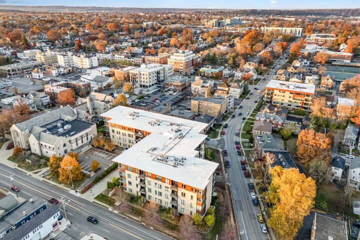 2770 Observatory Avenue  Cincinnati OH 45208 photo