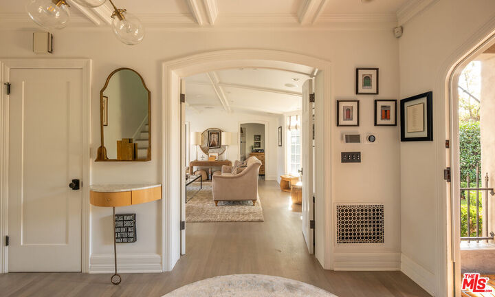 Property Photo:  1614 N Fairfax Ave  CA 90046 