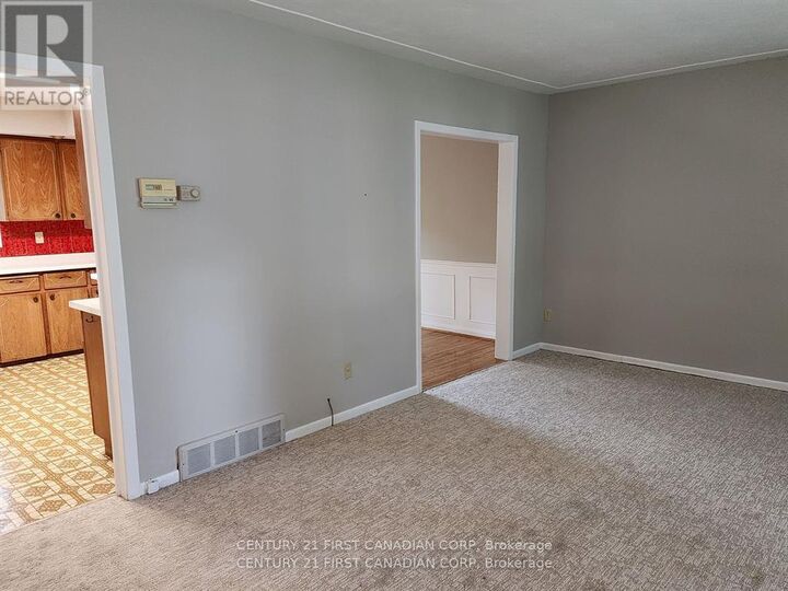 Property Photo:  711 Algoma Avenue Upper Unit  ON N5X 1W4 