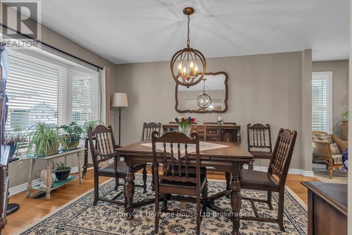 Photo de la propriété: 57 Edwin Crescent ON N4G 5H6