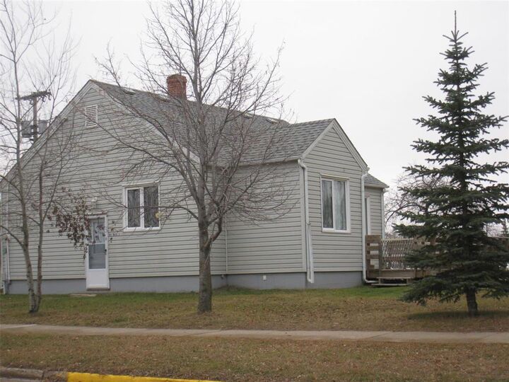 Property Photo: 301 9th Avenue South MB R0L 1Z0