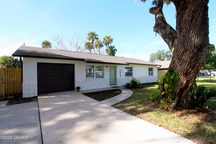 Property Photo:  2810 Kumquat Drive  FL 32141 