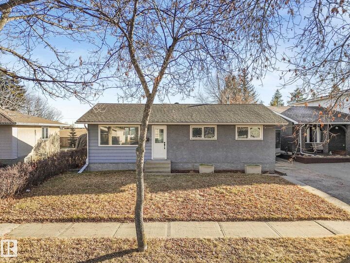 Property Photo:  8905 92 Avenue  AB T8L 1A3 