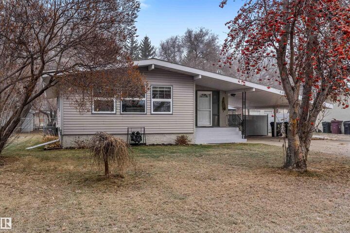 Property Photo:  519 McLeod Avenue  AB T7X 3A3 