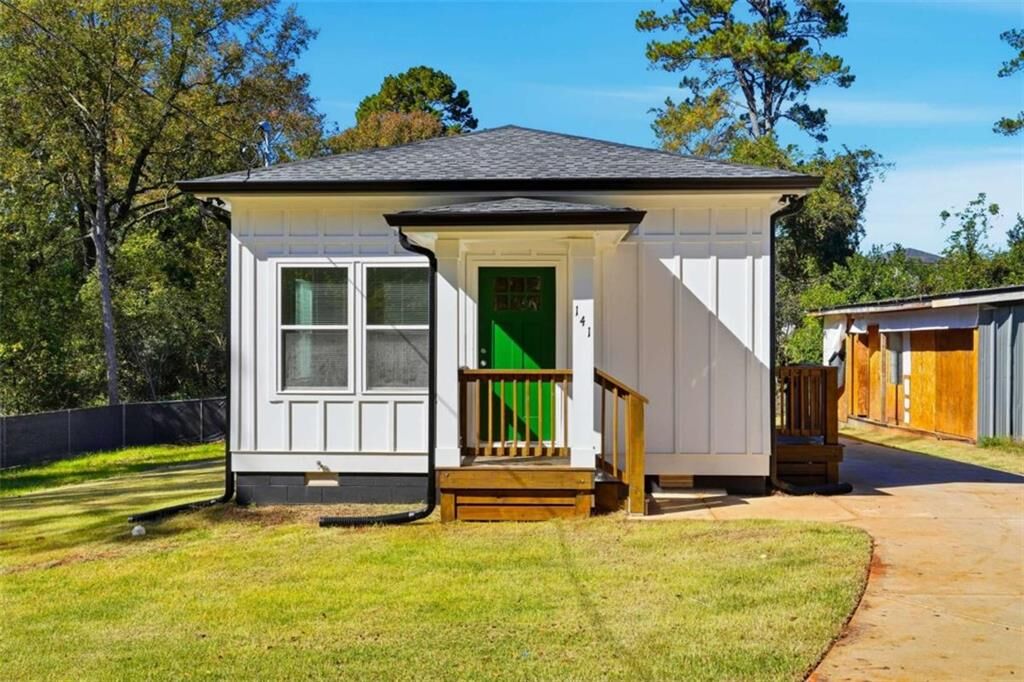 Property Photo:  141 Kentucky Circle  GA 30605 