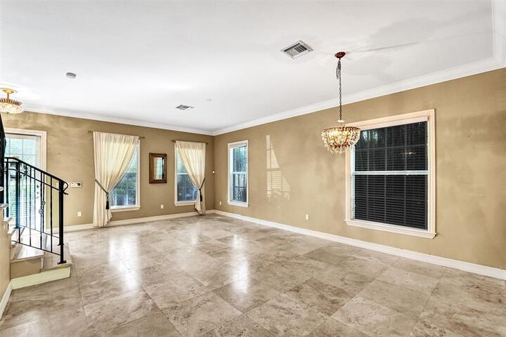 Property Photo:  101 NE 21st St  FL 33305 