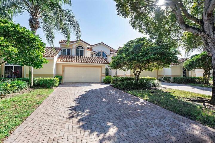 Property Photo: 576 W Palm Aire Dr FL 33069