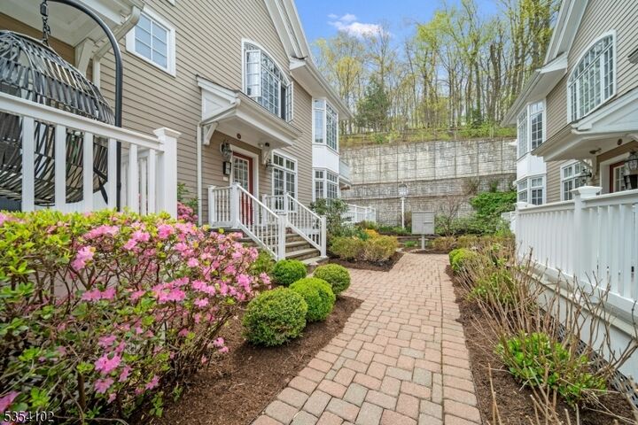 Property Photo:  58 Chestnut Street 1  NJ 07960 