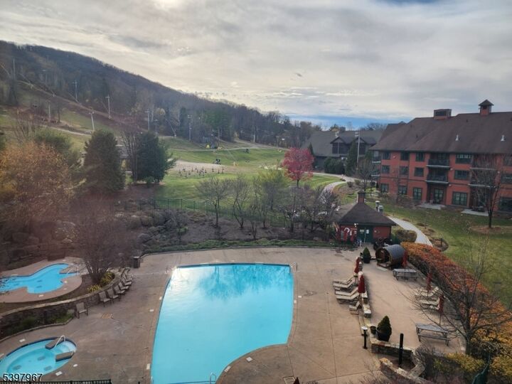 Property Photo:  200 State Rt 94 Unit 414  NJ 07462 