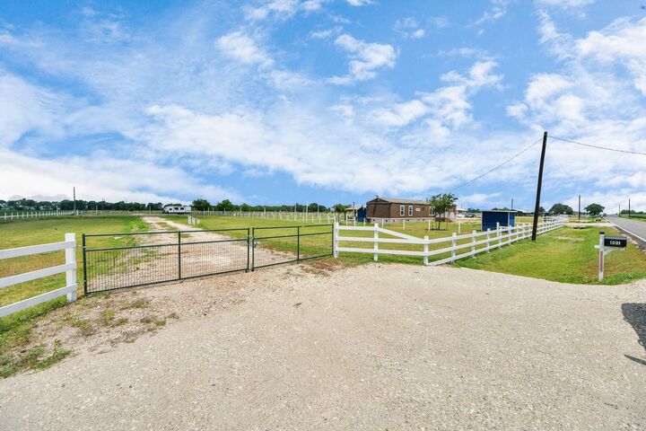 801 Williams Road  East Bernard TX 77435 photo